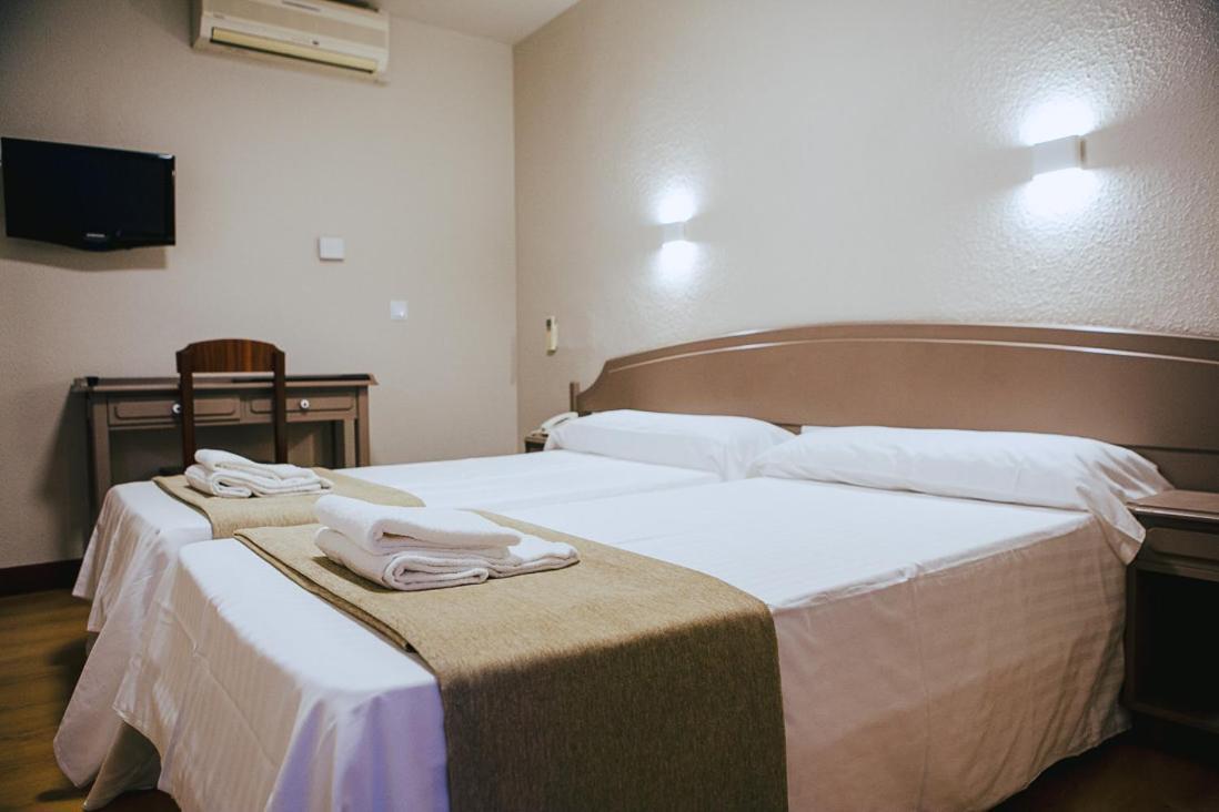 Hotel&Bar Ducay Olite Room photo